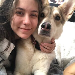 Meet your Posher, Emily